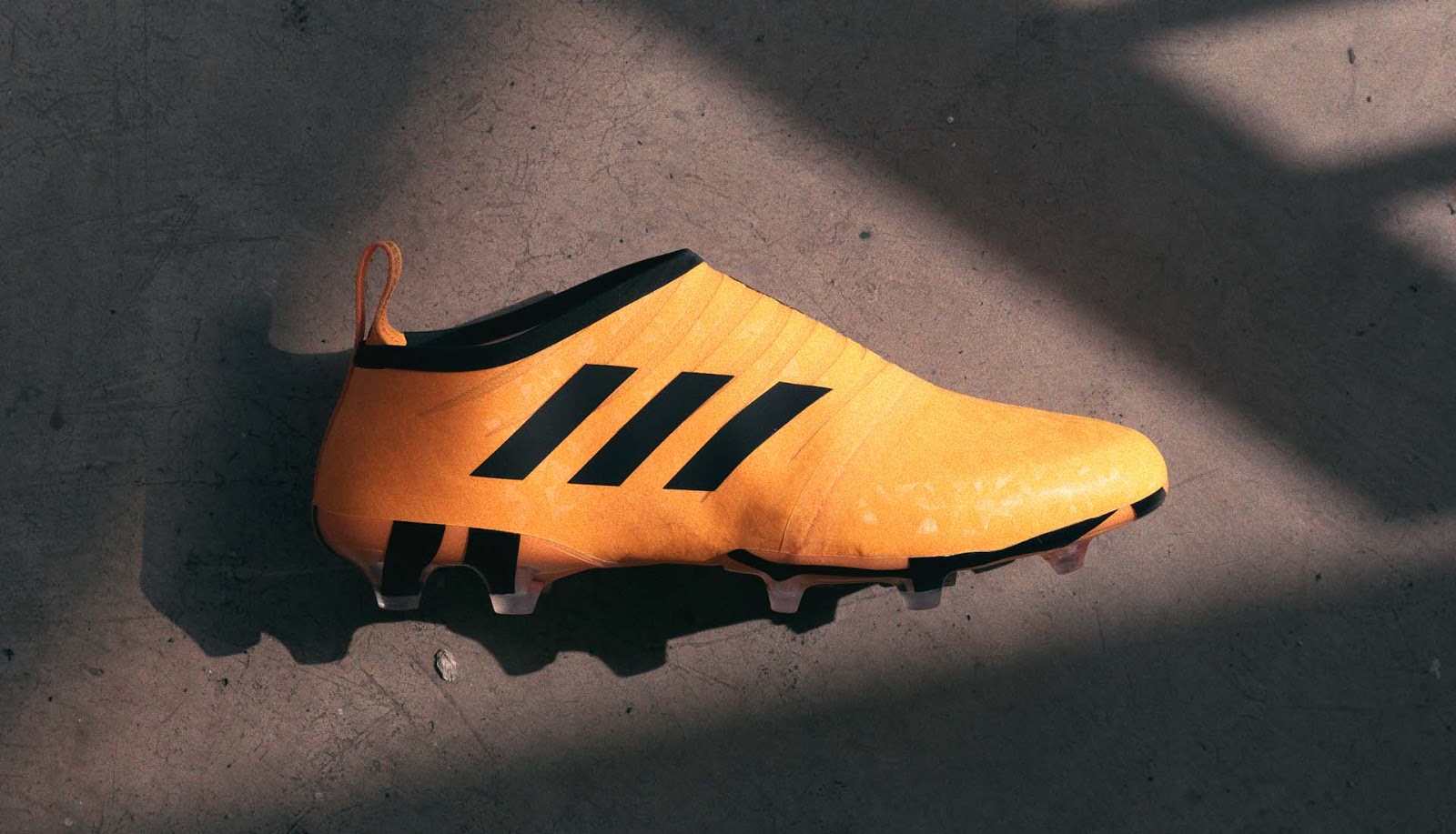 Adidas 2025 glitch 18